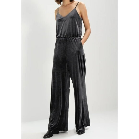 Weekday Black Velvet Jumpsuit Wide Leg Adjustable Straps V-Neck Women's Large - Picture 2 of 14